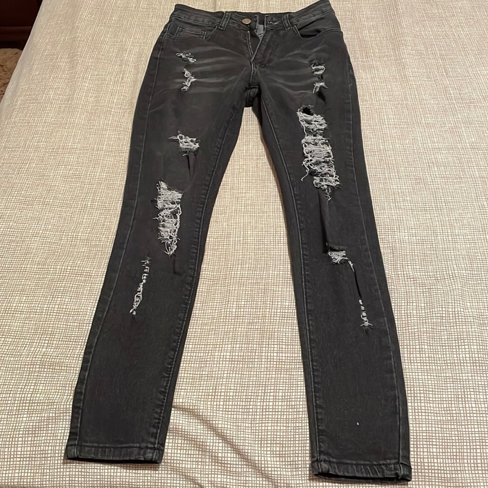 Slant pocket ripped skinny jeans